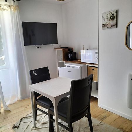 Les 2 Tours Hotel Chenay  Kültér fotó
