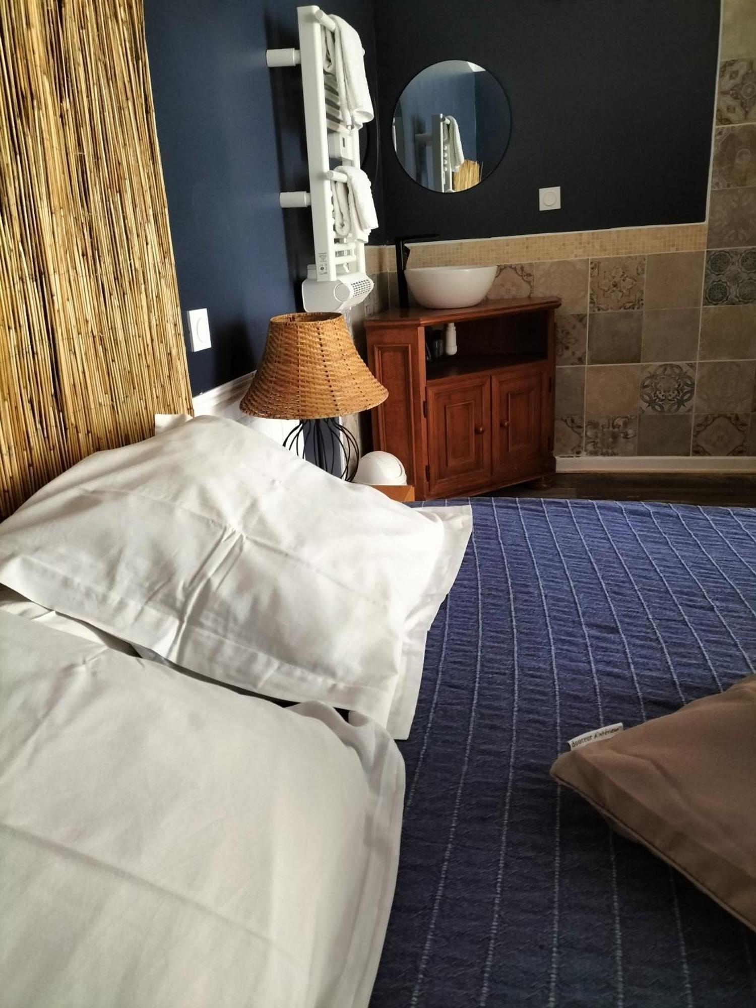 Les 2 Tours Hotel Chenay  Kültér fotó