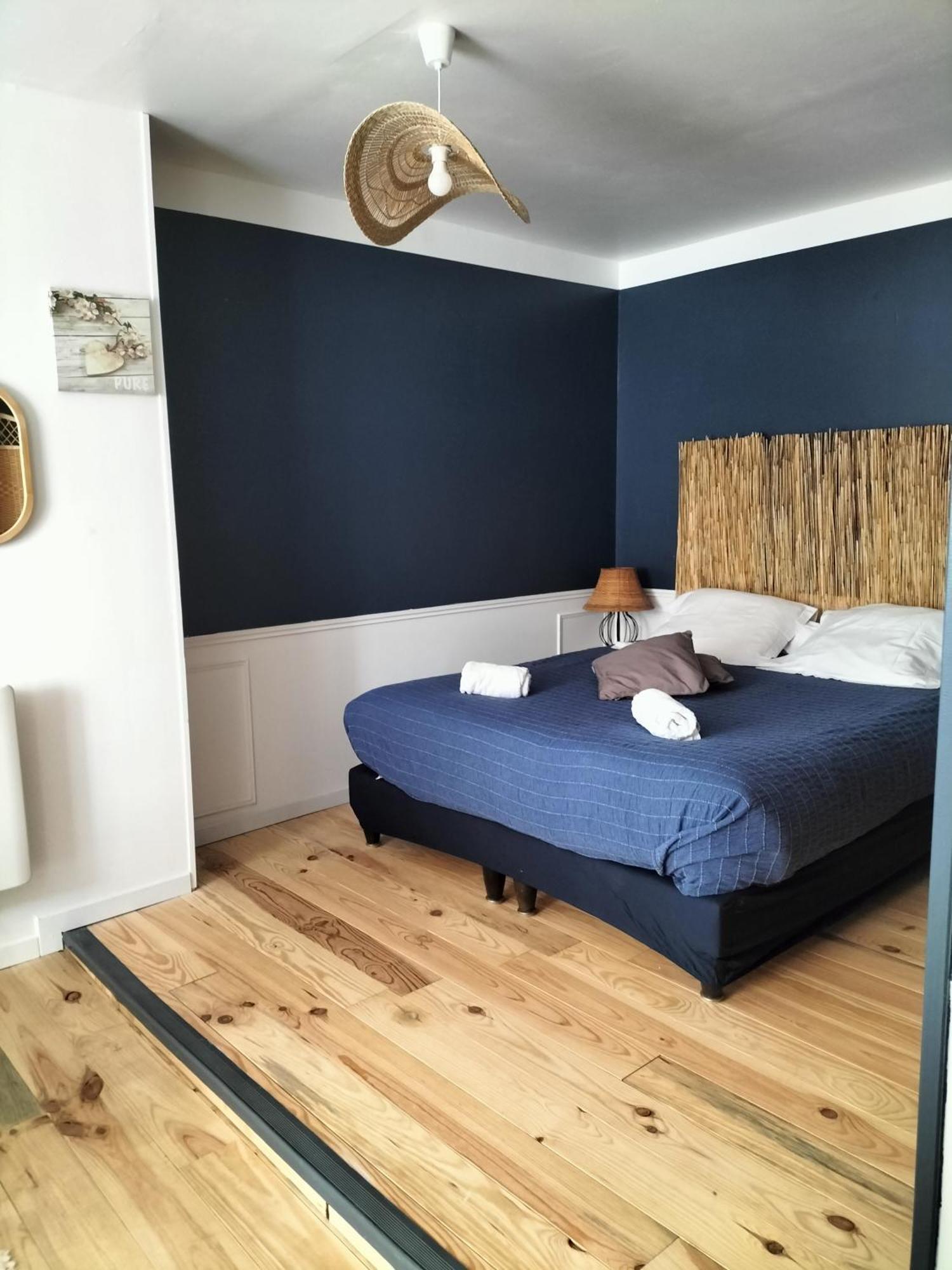 Les 2 Tours Hotel Chenay  Kültér fotó