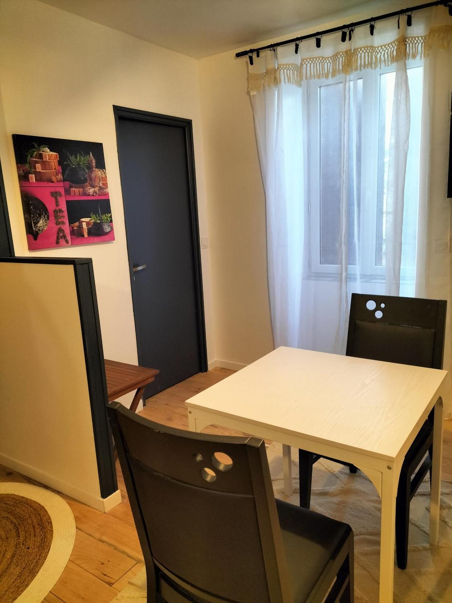 Les 2 Tours Hotel Chenay  Kültér fotó