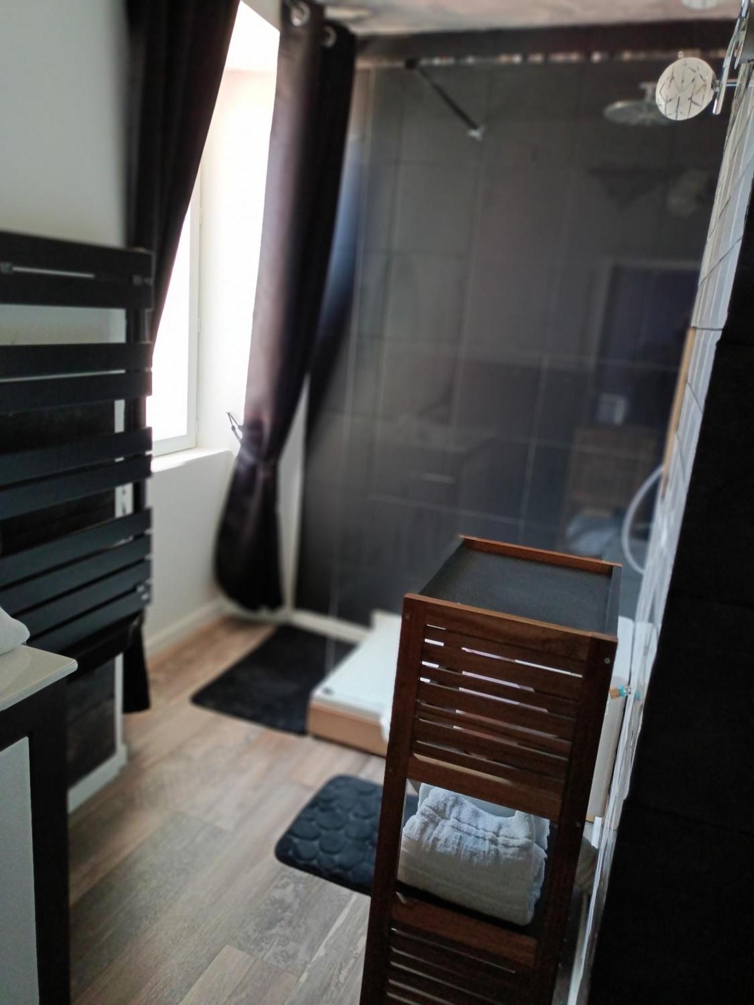 Les 2 Tours Hotel Chenay  Kültér fotó