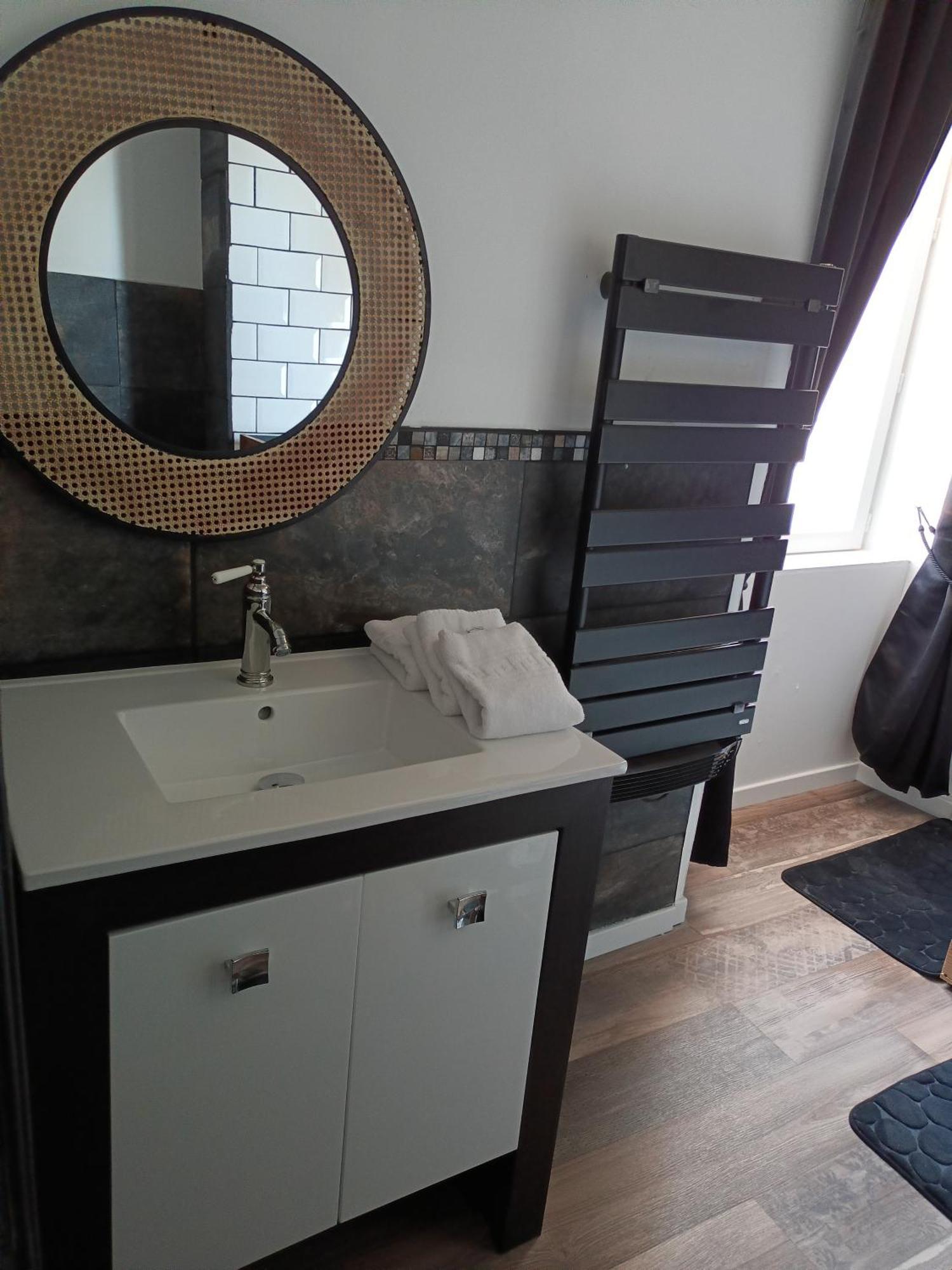 Les 2 Tours Hotel Chenay  Kültér fotó