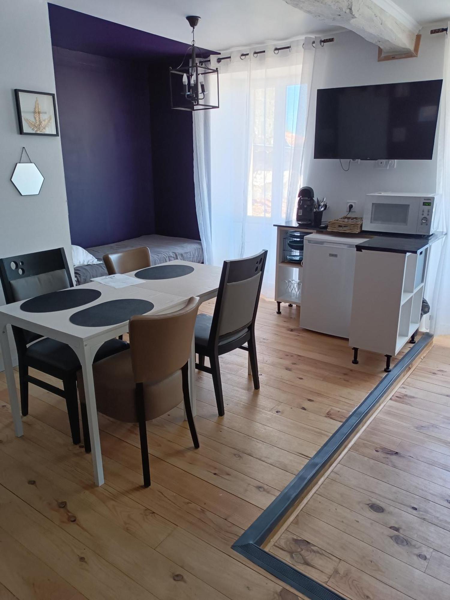 Les 2 Tours Hotel Chenay  Kültér fotó